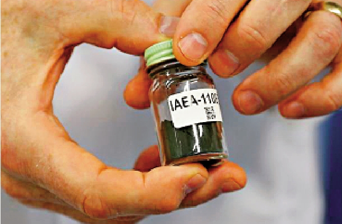 　　圖：美能源部決定開放高濃縮鈾出口。圖為鈾樣本\網絡圖片