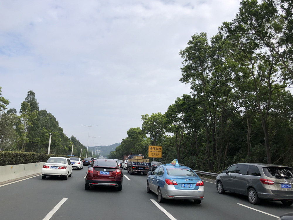 　　圖：春節臨近，廣東高速公路車流量明顯高於日常水平  大公報記者方俊明攝