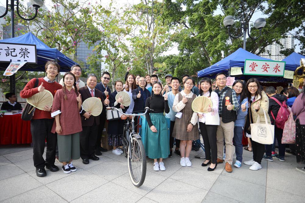 　　圖：「情繫．沙田墟」以街頭劇形式重現六十年代沙田墟市，街坊樂在其中
