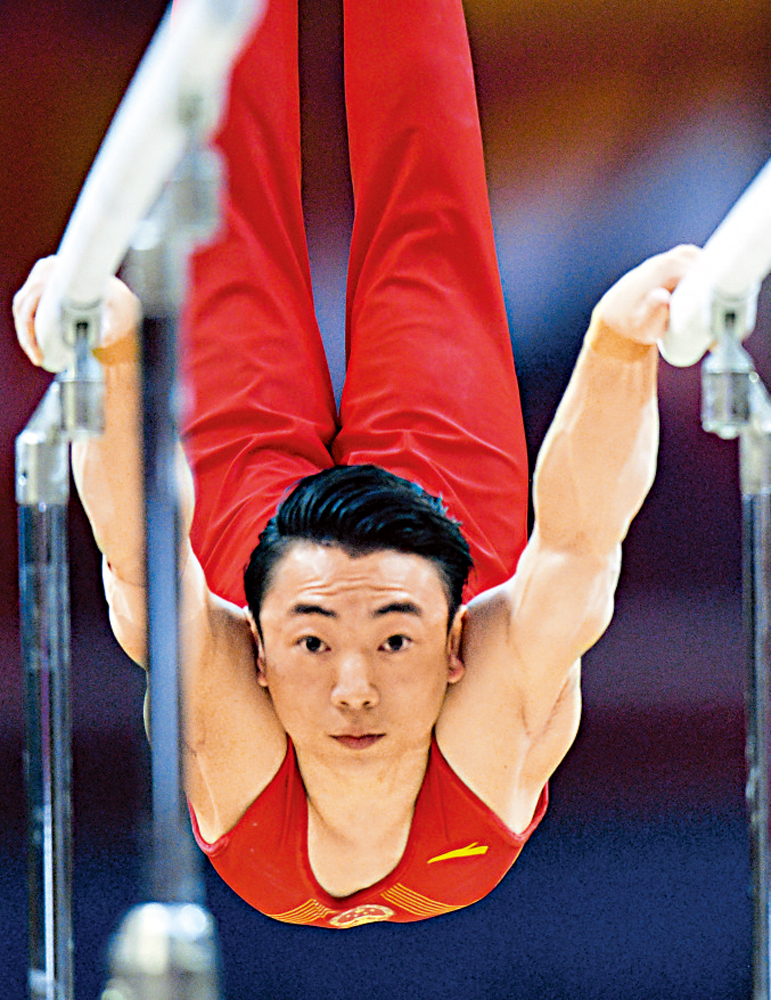 　　圖：鄒敬園的雙槓動作，讓人賞心悅目