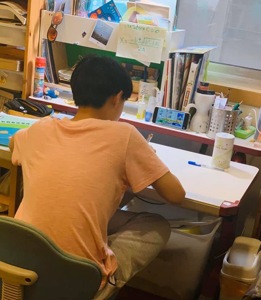 　　圖：文憑試考生宅家備考與返校備考的不同之處，在於前者更考驗學生的自控能力和心理素質\網上圖片
