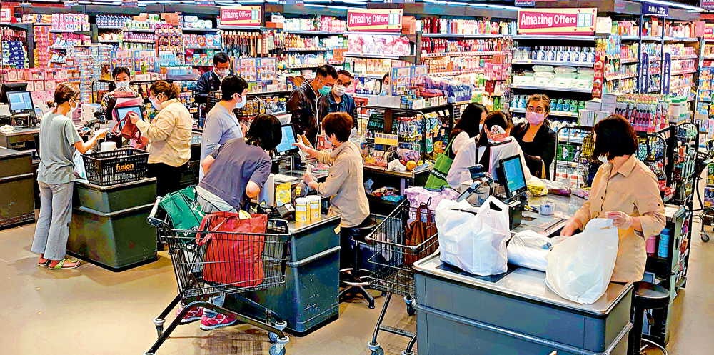 　　圖：都會駅Fusion超市收銀員證實染上新冠肺炎，圖為其他Fusion分店營業情況\大公報記者攝