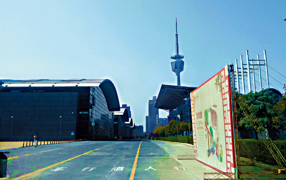 　　圖：往日喧囂的西安曲江國際會展中心如今空空蕩蕩\大公報記者李陽波攝