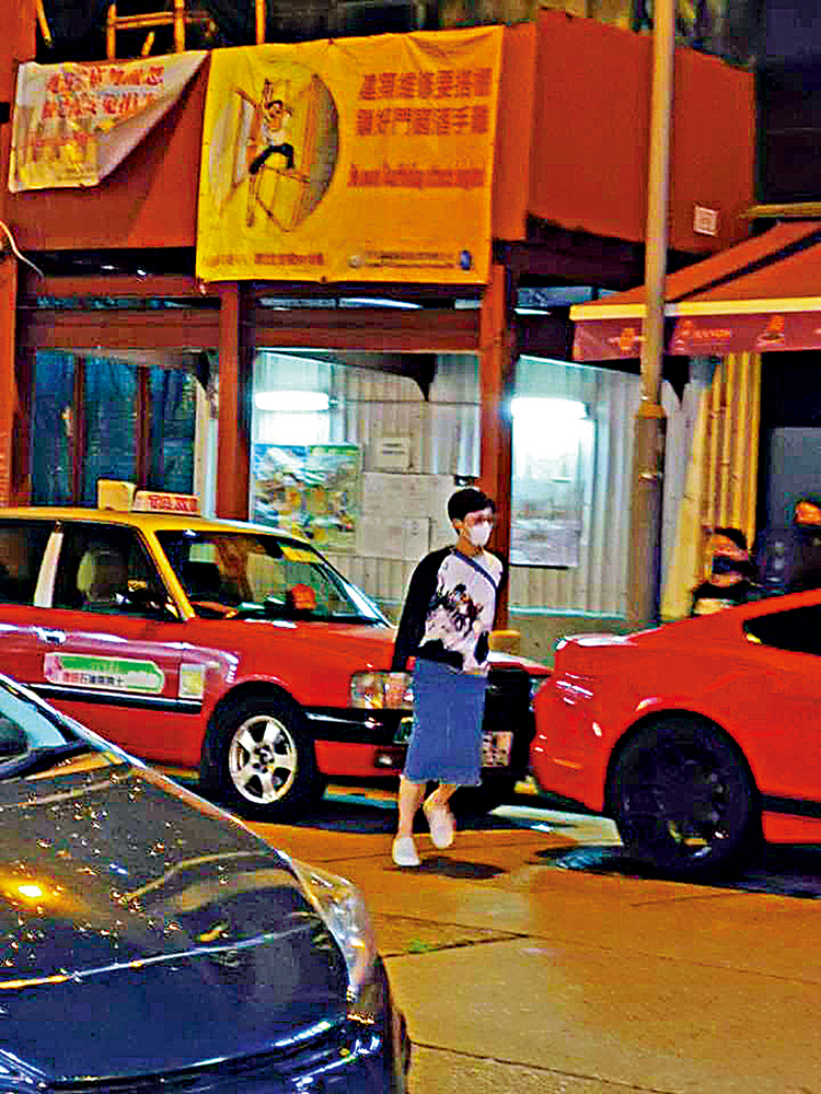 　　圖：陳淑莊在酒吧與40多人聚會，事後更被發現貌似半醉地登上一輛的士離開\網上圖片