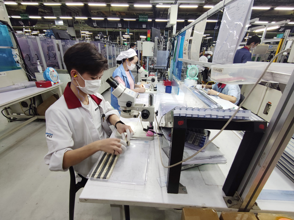 　　圖：廣東正積極扶持製造業復工復產。圖為一家外資企業生產車間