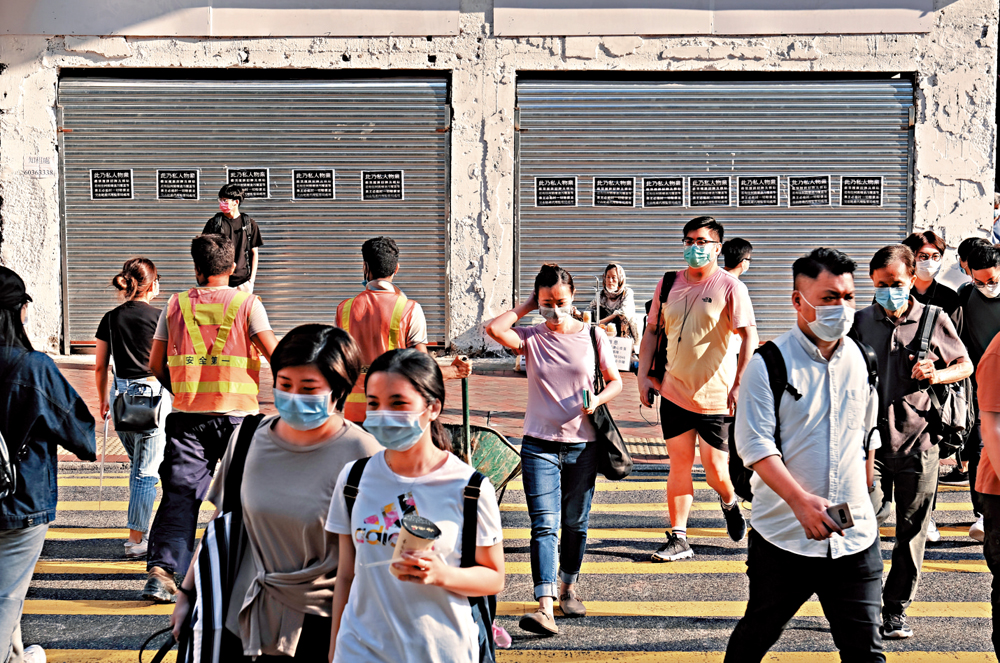 　　圖：分析預計，隨着就業市場急劇惡化，形成樓價更大下行壓力，跌幅將逐步擴大至兩成\中通社