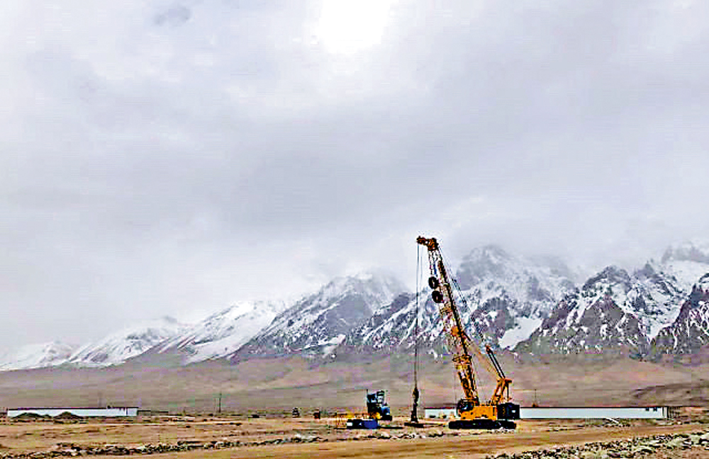 　　圖：新疆塔什庫爾干機場場道工程開工\中新社