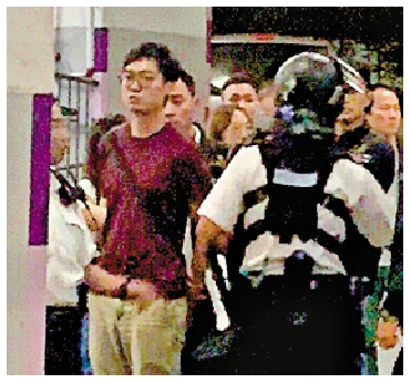 　　圖：陳浩天去年被捕時，警方在民族黨火炭倉庫中檢獲大批武器及大麻精油\資料圖片