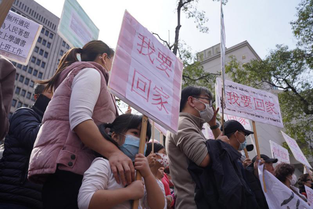 　　圖：滯留湖北台胞的家屬上月在台北要求台當局不要設置障礙，讓他們的親人盡快回家\資料圖片