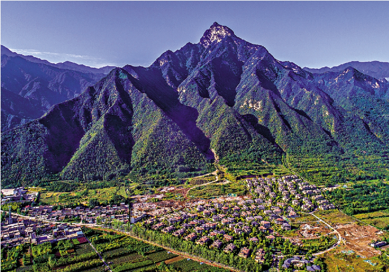 　　圖：昔日秦嶺山腳的別墅群\受訪者供圖