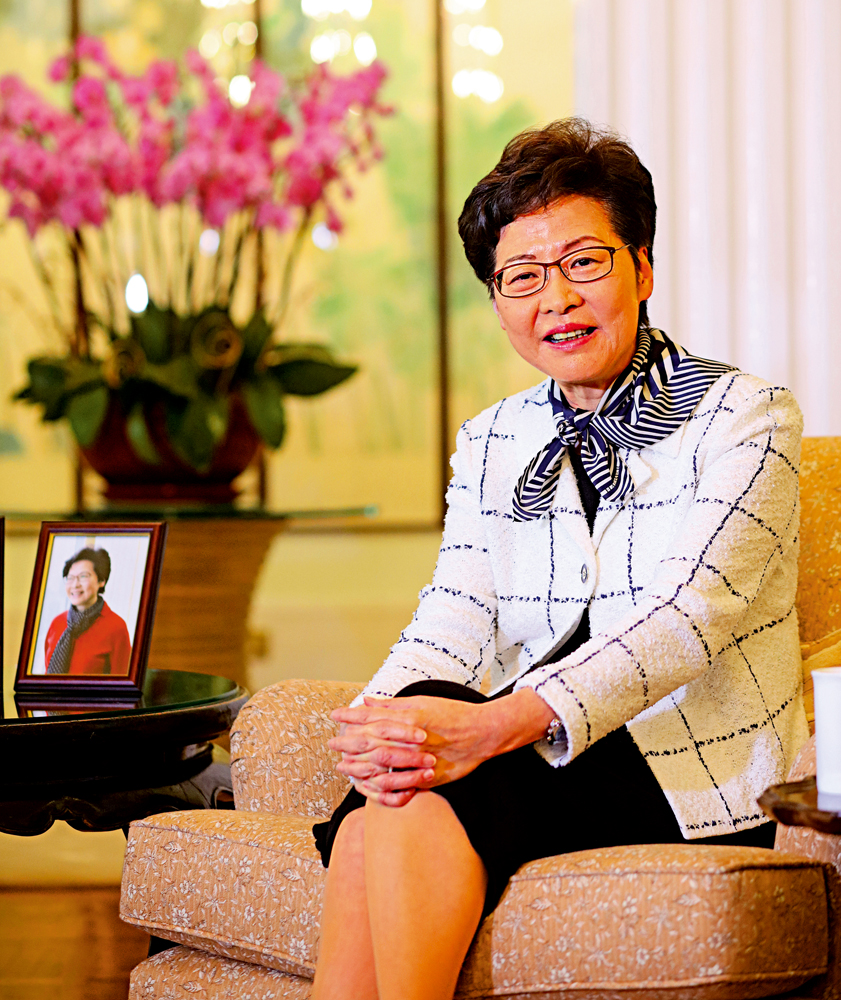 　　圖：行政長官林鄭月娥率領政府各部門抗疫逾百日，喜見成效