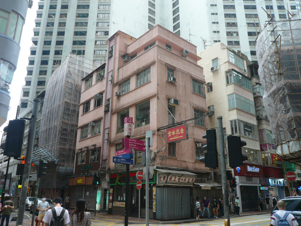 　　圖：霎東街及勿地臣街交界多幢舊樓被申強拍，市傳由希慎收購
