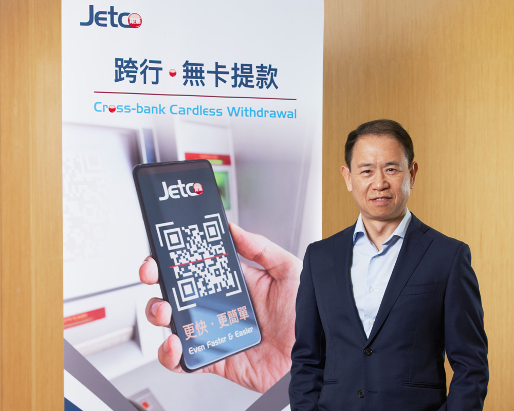 　　圖：蔡炳中表示，市民可於貼有「無卡提款」標籤的ATM透過二維碼提款\銀通圖片