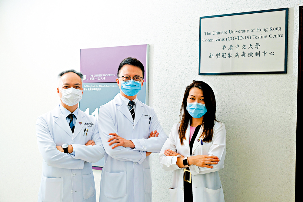 　　圖：陳家亮教授（中）指出，糞便檢測是可靠及有效的方法，特別適合嬰孩、老人等人士。圖左為陳基湘教授，右為黃秀娟教授