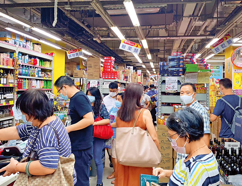 　　圖：受疫情影響不大的零售板塊，包括民生家品、雜貨、便利店等相關股份，是零售業在疫市的奇葩