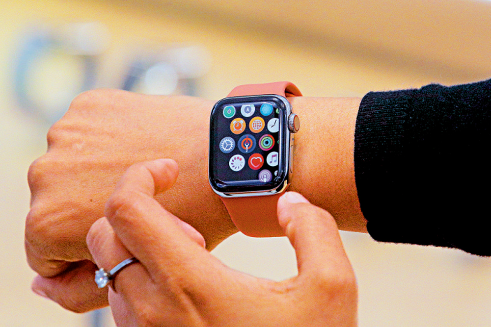 　　圖：蘋果15日發布Apple　Watch 6。圖為Apple　Watch 5\路透社
