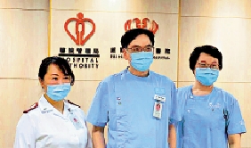 　　圖：梁德陽教授（中）團隊為超過600個家庭實現為人父母的願望，右為謝穎婷醫生，左為梁淑嫻護師