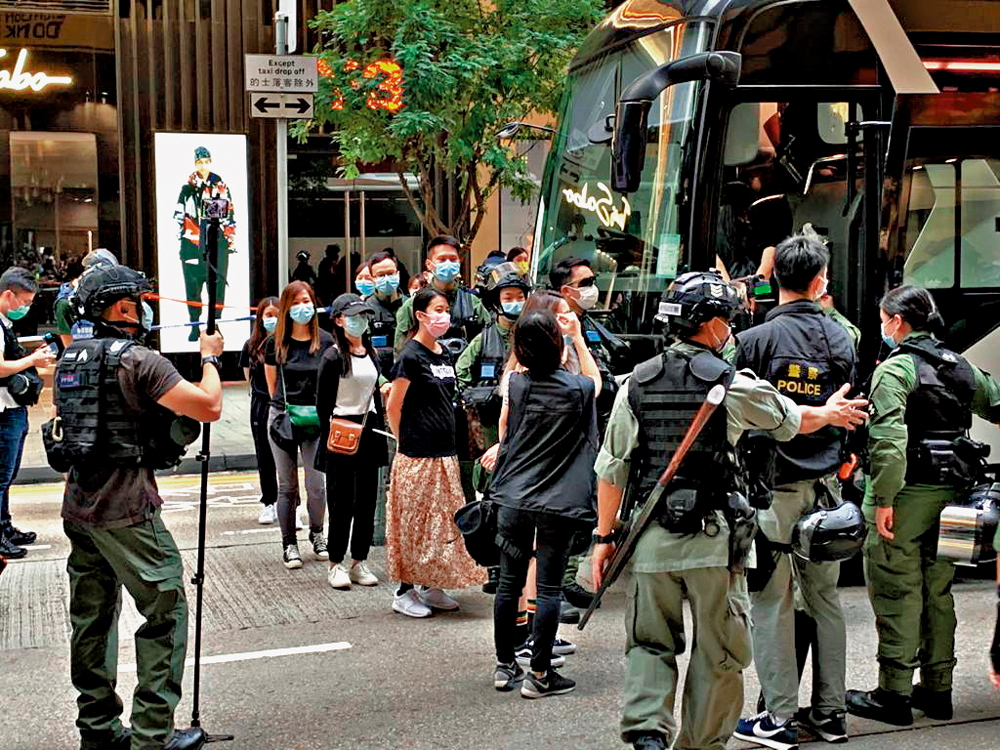 　　圖：警方在銅鑼灣一帶拘捕逾60人，被捕者涉參與未經批准集結