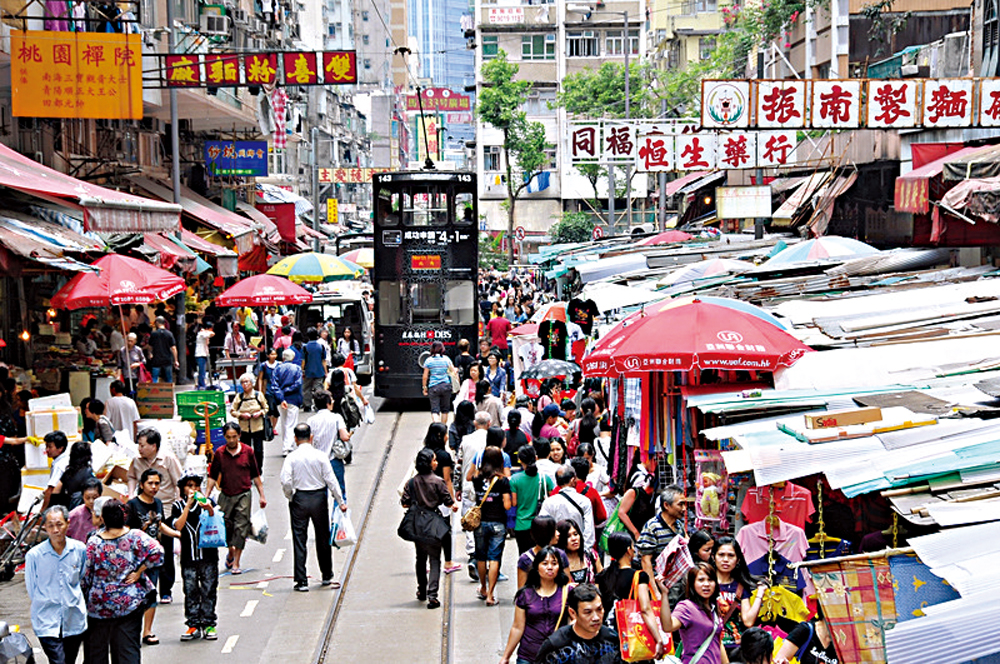 　　圖：電車經過的春秧街，仿如露天市集\資料圖片