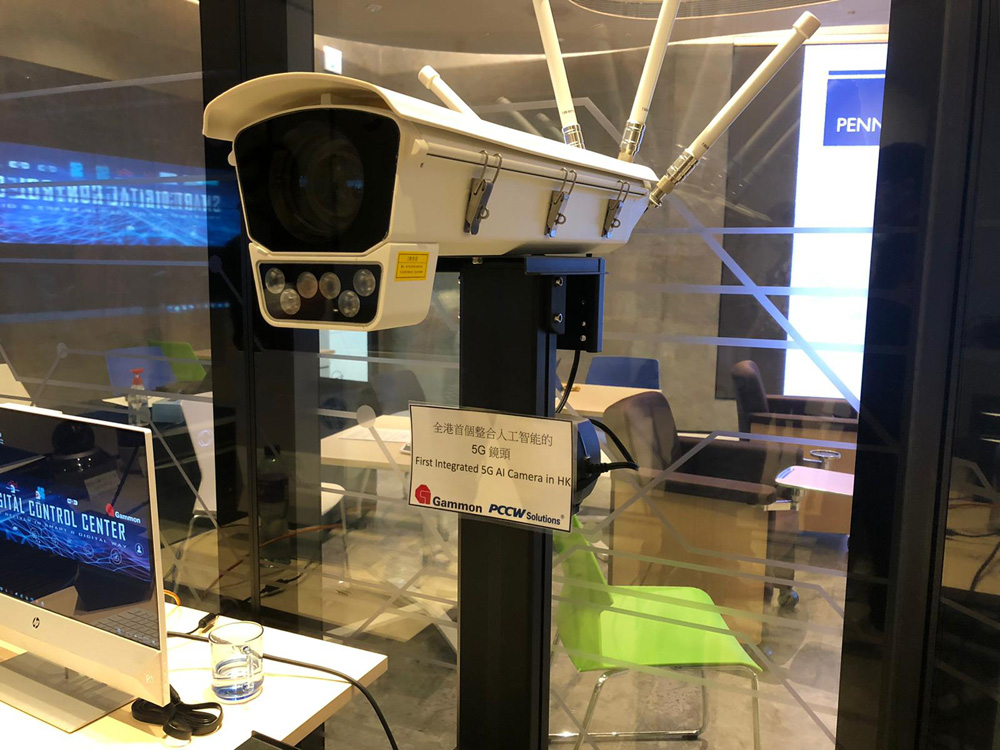 　　圖：金門首創本港建造界首個工地5G智能控制中心，可即時監察前線工友有無戴好安全帽、口罩等