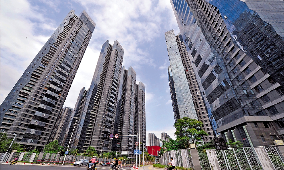 　　圖：分析認為，為防患於未然，中國一定要堅持「房住不炒」的政策定位，加緊建立促進房地產市場健康發展的長效機制\中新社