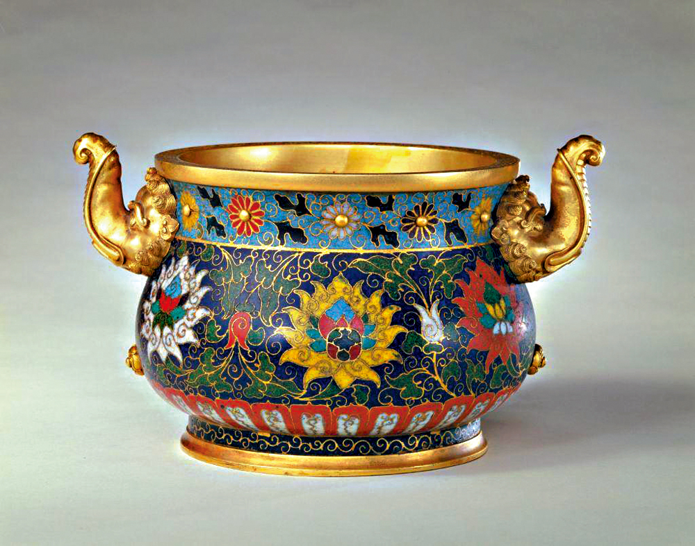 　　圖：「琺瑯之寶」元代掐絲琺瑯纏枝蓮紋象耳爐