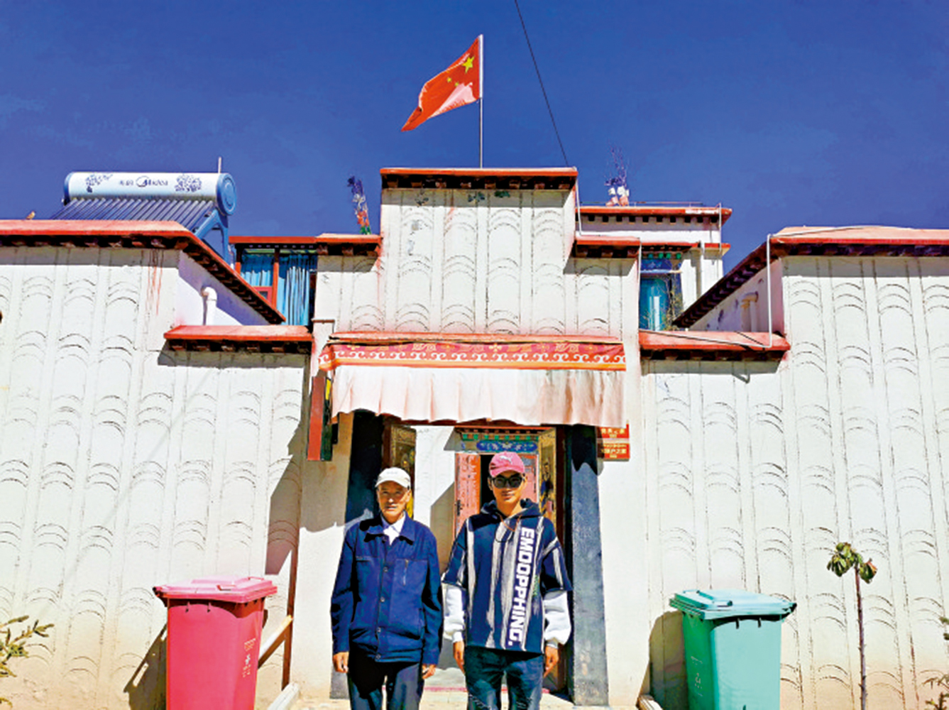 　　圖：波瑪村開展德吉藏家精品民宿旅遊，成為易地搬遷牧民增收的穩定來源\大公報記者張帥攝