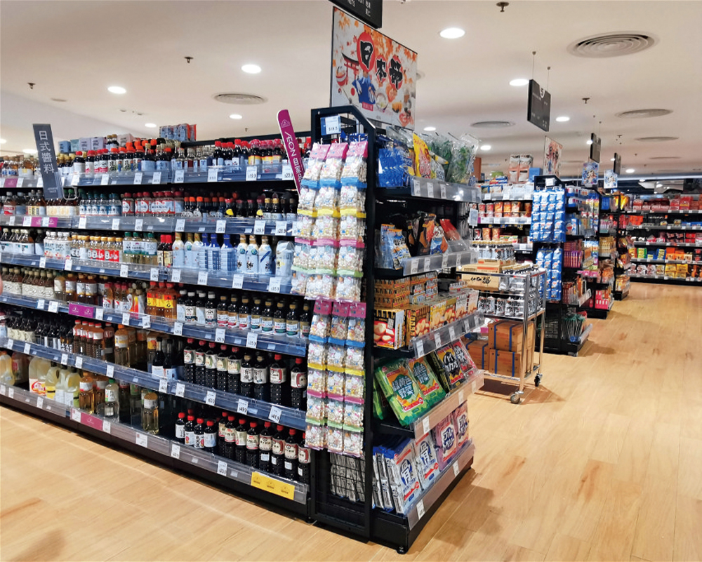 　　圖：滿貨架多款日式醬料選擇豐富