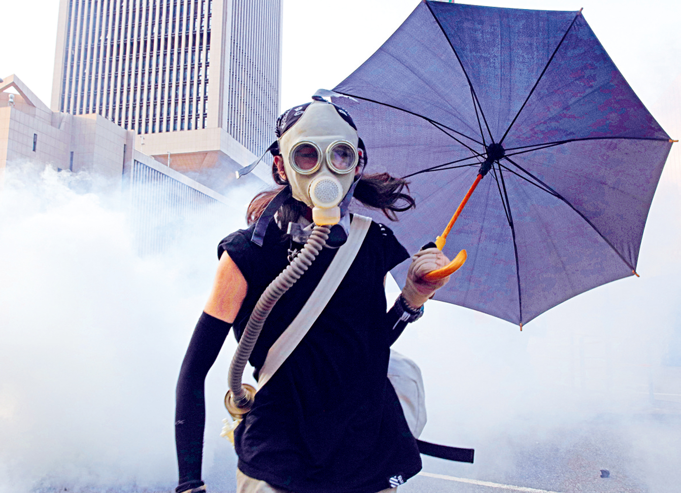 　　圖：黑暴期間，暴徒蒙面後膽子變得更大，暴行更嚴重