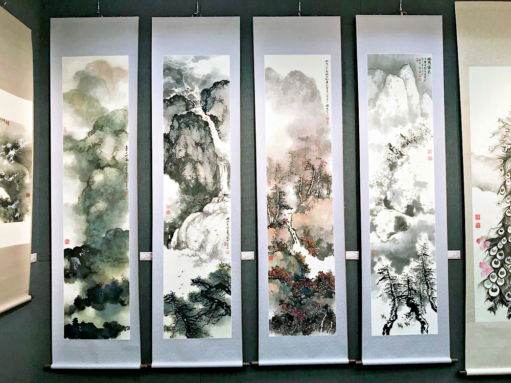 　　圖：黎明山水畫作（左起）《春山煙靄》、《夏巒清流》、《秋山紅葉》、《北國風光》