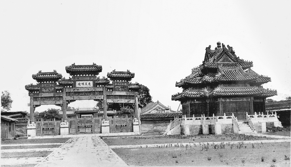 　　圖：原在故宮西北大高玄殿前「習禮亭」，為元代角樓遺構