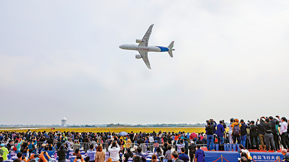 　　圖：10月31日，國產大飛機C919在2020南昌飛行大會上進行飛行表演\受訪者供圖