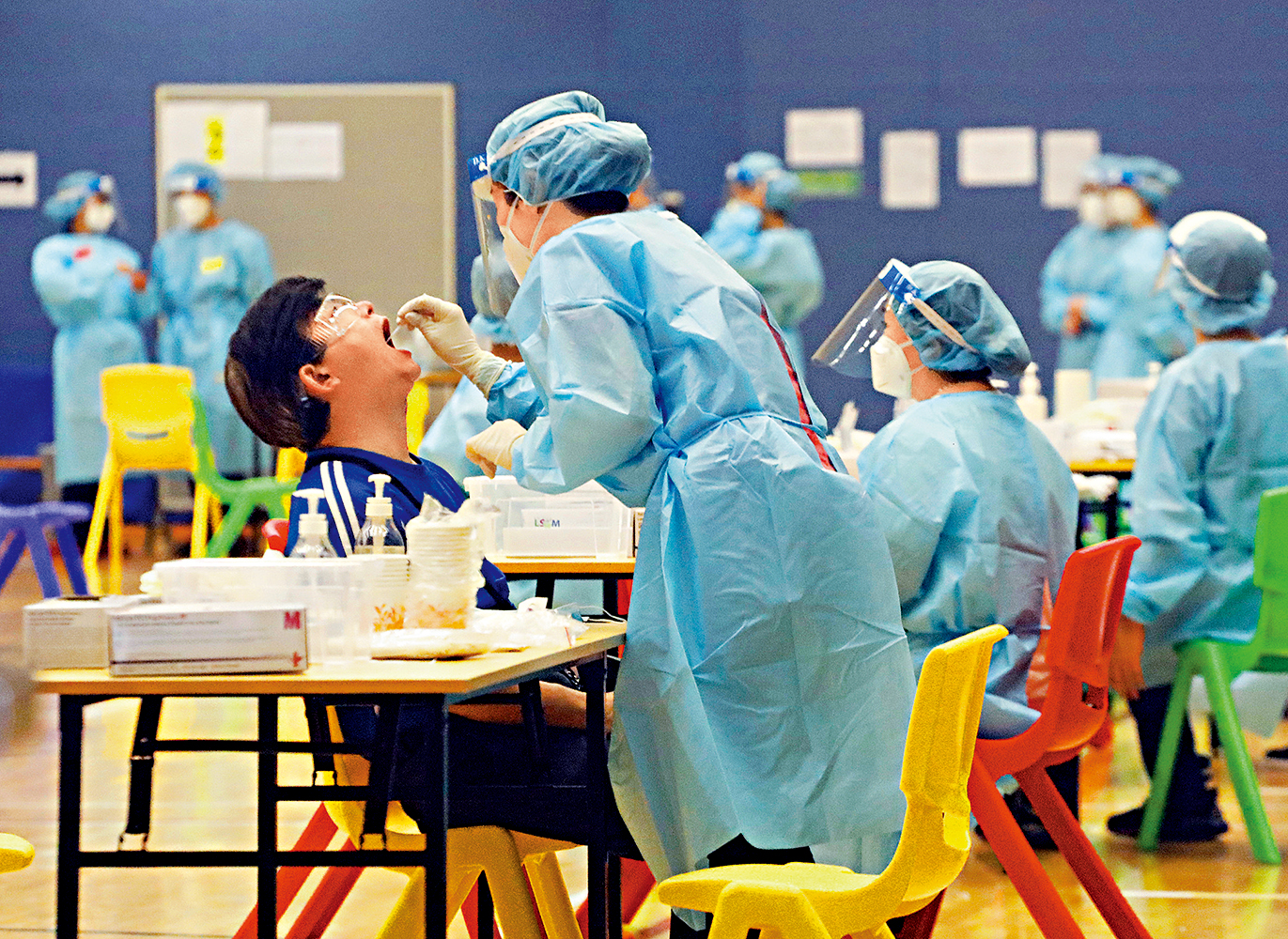 　　圖：市民在社區檢測中心自費檢測後，如結果呈陰性，可獲檢測機構發出的核酸檢測結果證明
