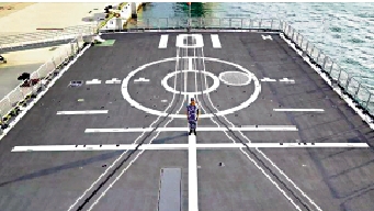 　　圖：055型驅逐艦同時安裝有「魚叉」與「熊阱」\網絡圖片