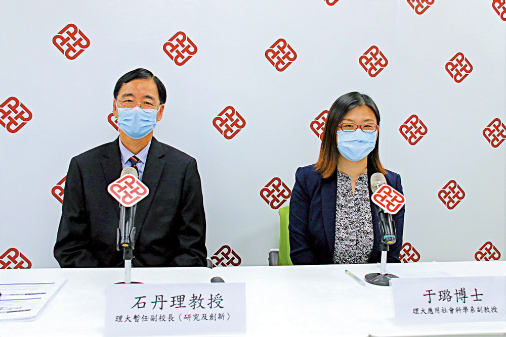 　　圖：理大暫任副校長（研究及創新）石丹理（左）建議政府在本港大學進一步推行短期內地交流項目