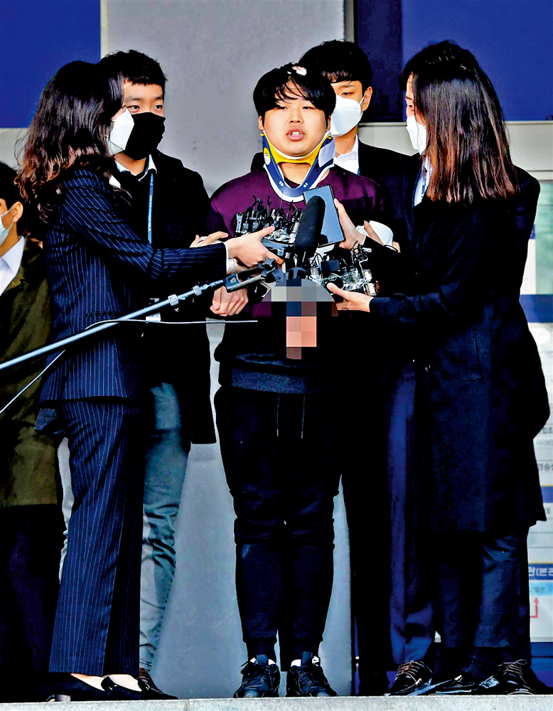 　　圖：韓國N號房事件震驚全球，事件中最臭名昭著的嫌疑人趙主彬（中）在首爾被記者包圍