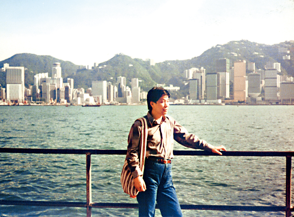 　　圖：1986年，劉心武在香港尖沙咀