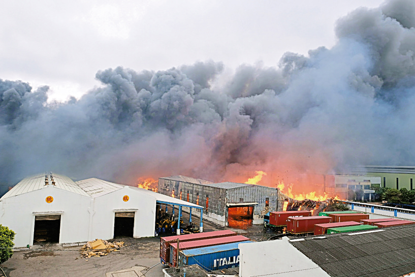 　　圖：桃園市旭富製藥公司20日中午發生火警\中央社