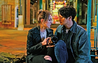 　　圖：王敏奕（左）與謝東閔在《香港愛情故事》中合作\無綫圖片