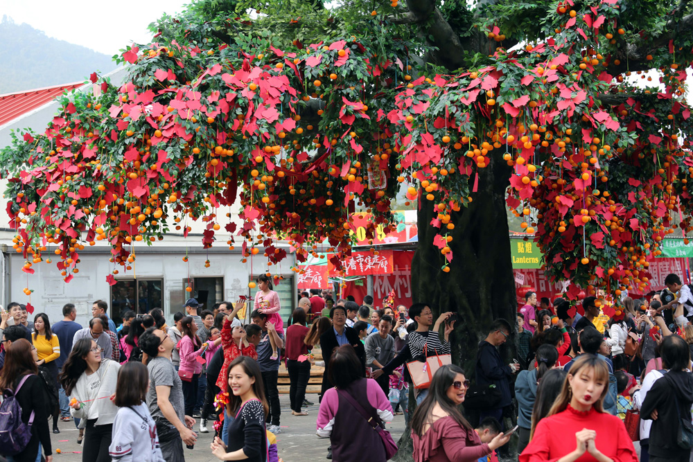 　　圖：大埔林村取消新春年初一至初九的許願節活動。圖為往年春節林村許願活動的熱鬧場面。