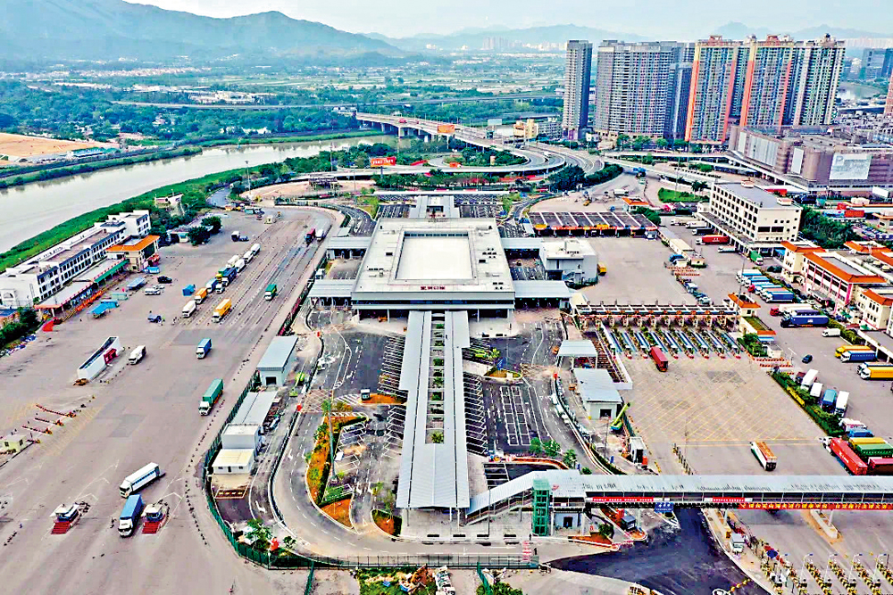 　　圖：圖為皇崗口岸臨時旅檢樓航拍圖。\網絡圖片