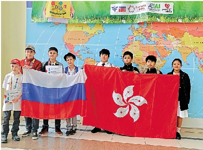 　　圖：「中學IT創新實驗室」計劃可以讓中學集中資源，提升校內資訊科技硬件設備。圖為萬鈞伯裘書院學生參加活動。