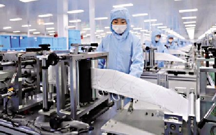 　　圖：內地某公司的紙口罩生產車間。/網絡圖片