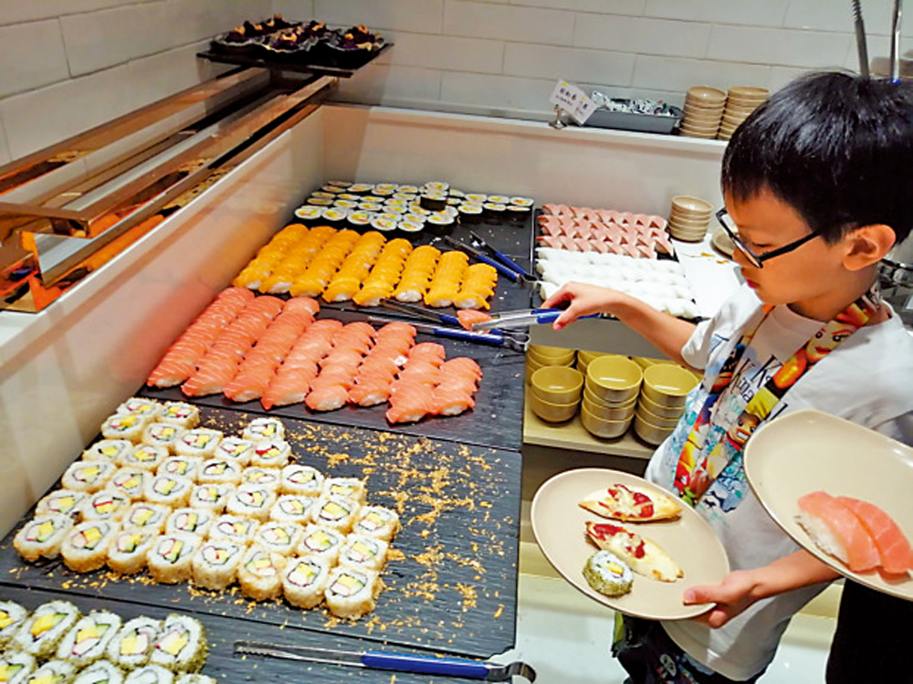 　　圖：日式素食自助餐選擇繁多。\受訪者提供