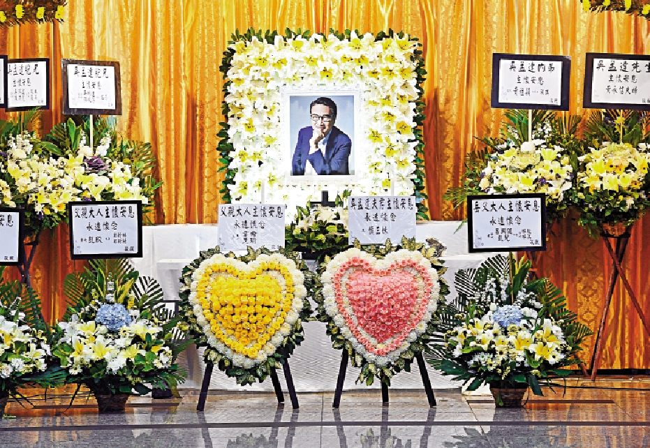 　　圖：靈堂布置素雅，正中的遺照是吳孟達面帶笑容的照片。