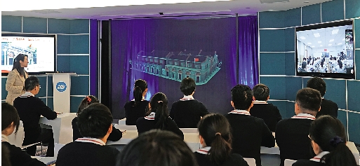 　　圖：上海與貴州遵義兩地中學生借助5G+全息技術同上思政課，實景展現中共一大會址、遵義會議會址。/新華社