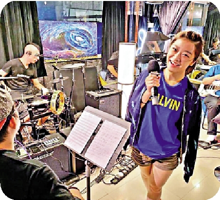 　　圖：張若希熱愛唱歌。