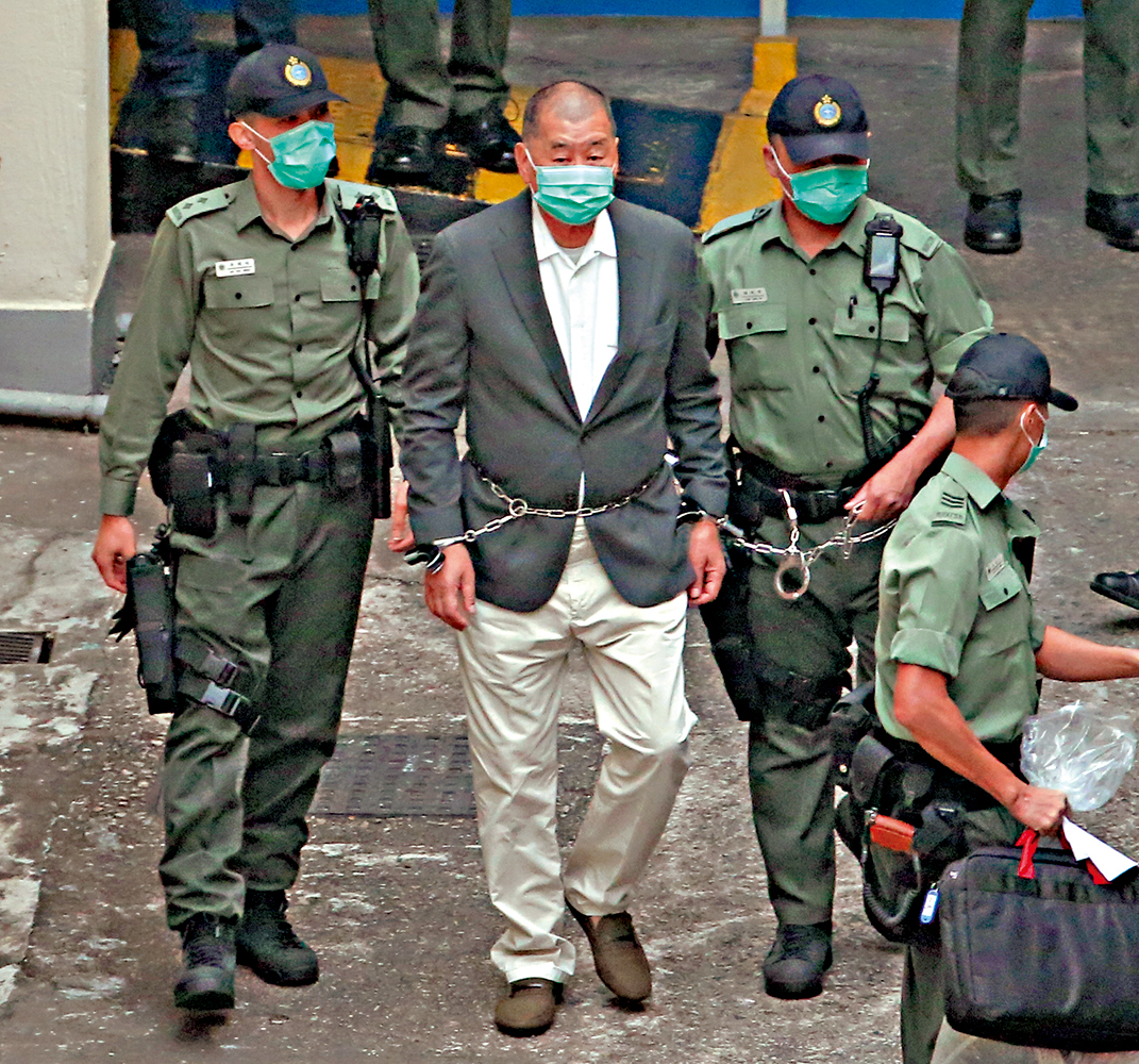 　　圖：黎智英被控於前年八月十八日干犯組織及參與未經批准集結罪，昨日裁決罪成，還押至四月十六日候判。