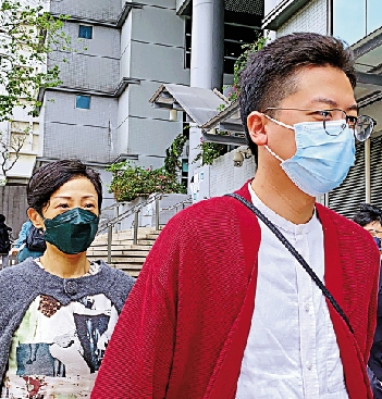 　　圖：陳淑莊（左）及林瑞華（右）與近30人在酒吧內聚會，涉嫌違反限聚令昨於九龍城法院開審。\大公報記者攝