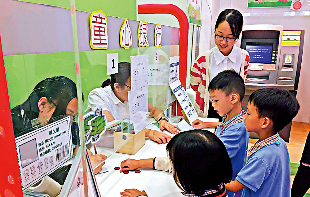 　　圖：幼兒建立金錢基本觀念莫過於透過趣味性遊戲形式開始，進行錢幣交易。\網絡圖片